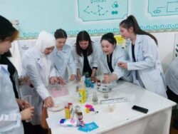 В неделю науки и техники были физические и химические опыты и эксперименты для учащихся 1-4 классов