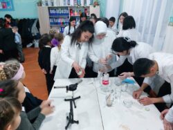 В неделю науки и техники были физические и химические опыты и эксперименты для учащихся 1-4 классов